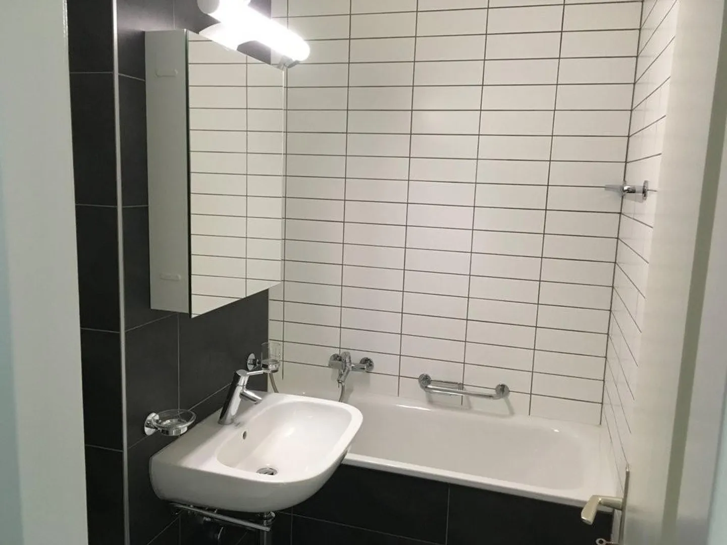 Treat yourself to accommodation close to all amenities - Photo 3 of 5