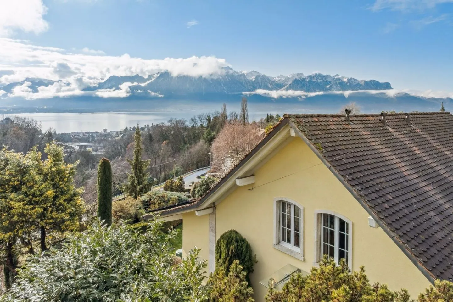 Charmante Freistehende Villa mit Blick - Foto 2 von 13