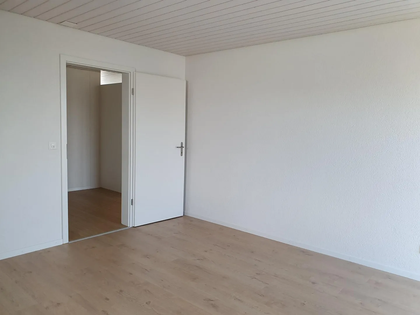 Appartamento da sogno di 3,5 stanze a Flurlingen con vista diretta - Foto 12 di 17