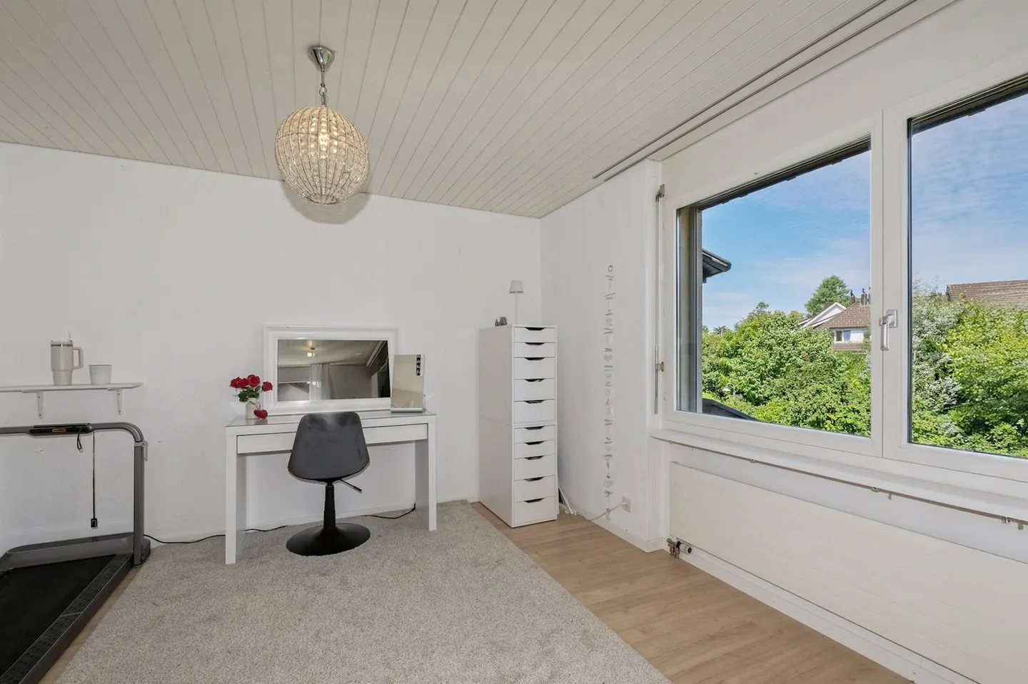 Sunny and spacious 6.5-room corner single-family house with a lot of charm - Photo 4 of 14