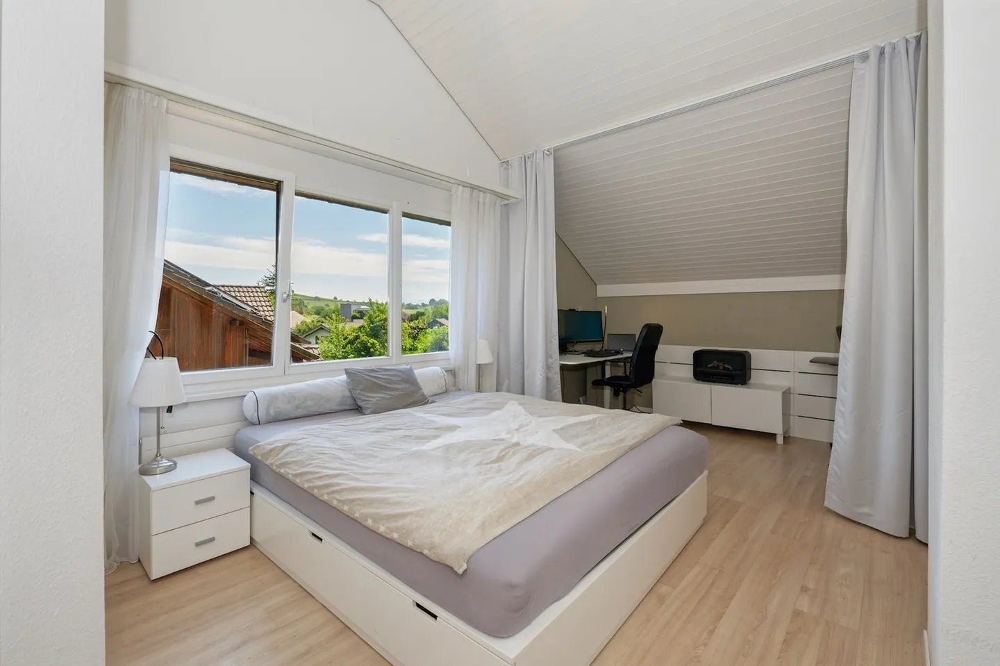 Sunny and spacious 6.5-room corner single-family house with a lot of charm - Photo 7 of 14
