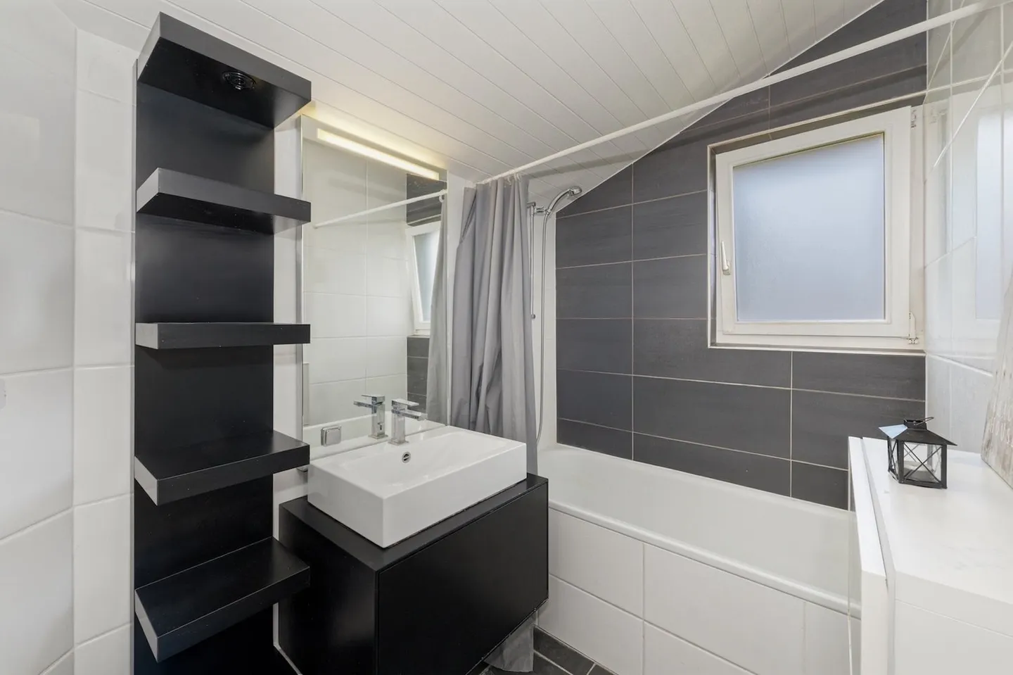 Sunny and spacious 6.5-room corner single-family house with a lot of charm - Photo 8 of 14