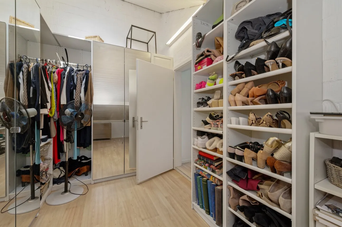 Sunny and spacious 6.5-room corner single-family house with a lot of charm - Photo 9 of 14