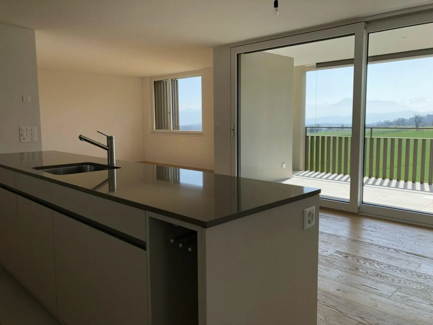 Appartement 3.5 pièces ensoleillé et moderne à Freiamt - Photo 3 sur 12
