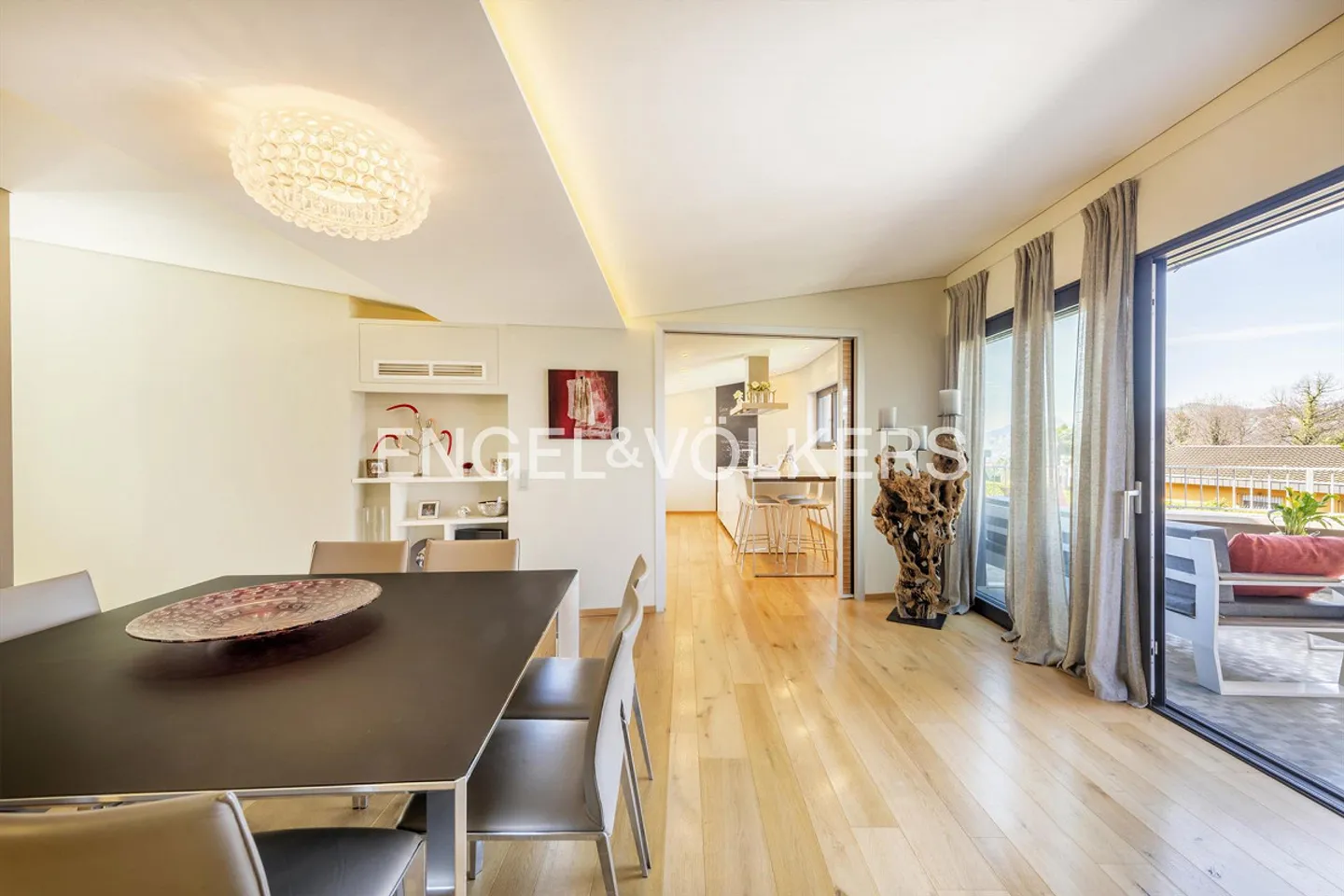 Villa moderna ed elegante con piscina - Foto 3 di 15