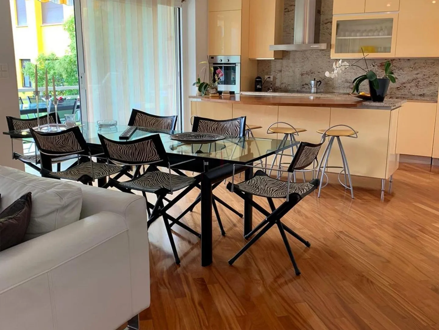 EIN ATEMBERAUBENDER BLICK VON IHRER NEUEN WOHNUNG - Foto 4 von 10