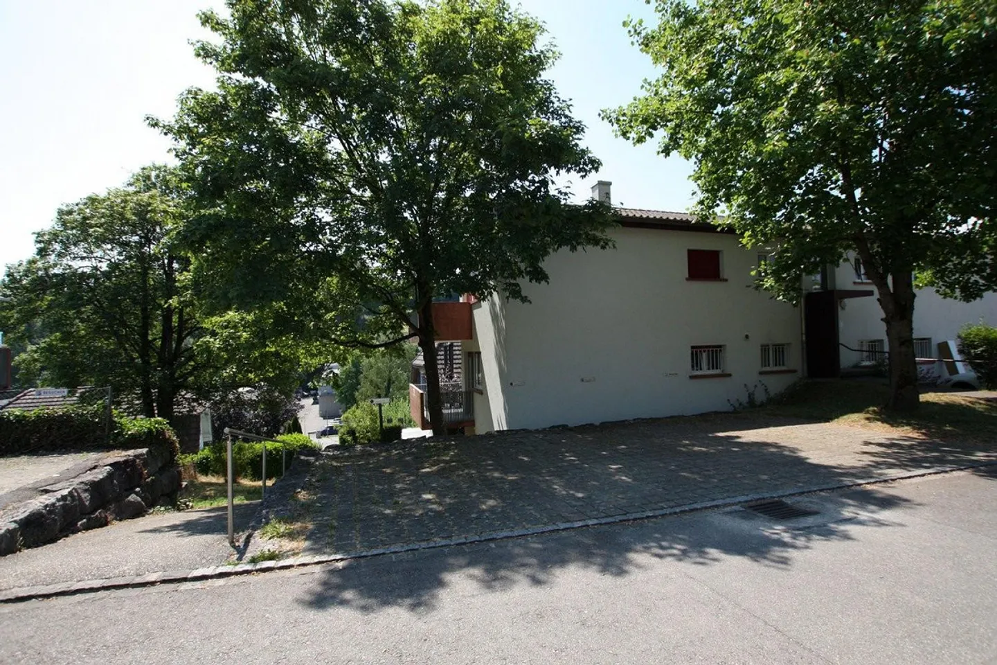 Aussenparkplatz zu Vermieten - Foto 2 von 2