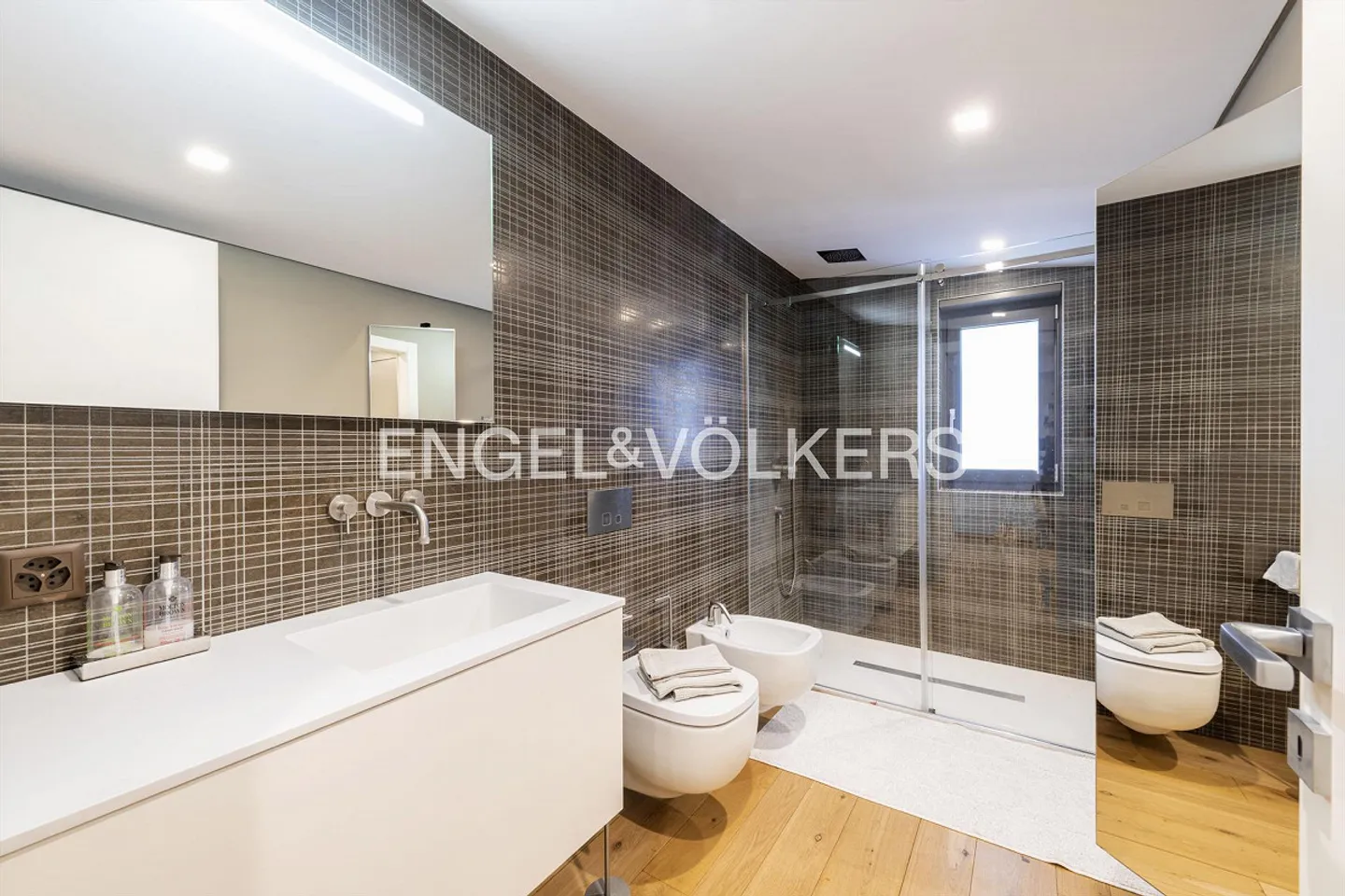 Villa moderna ed elegante con piscina - Foto 12 di 15