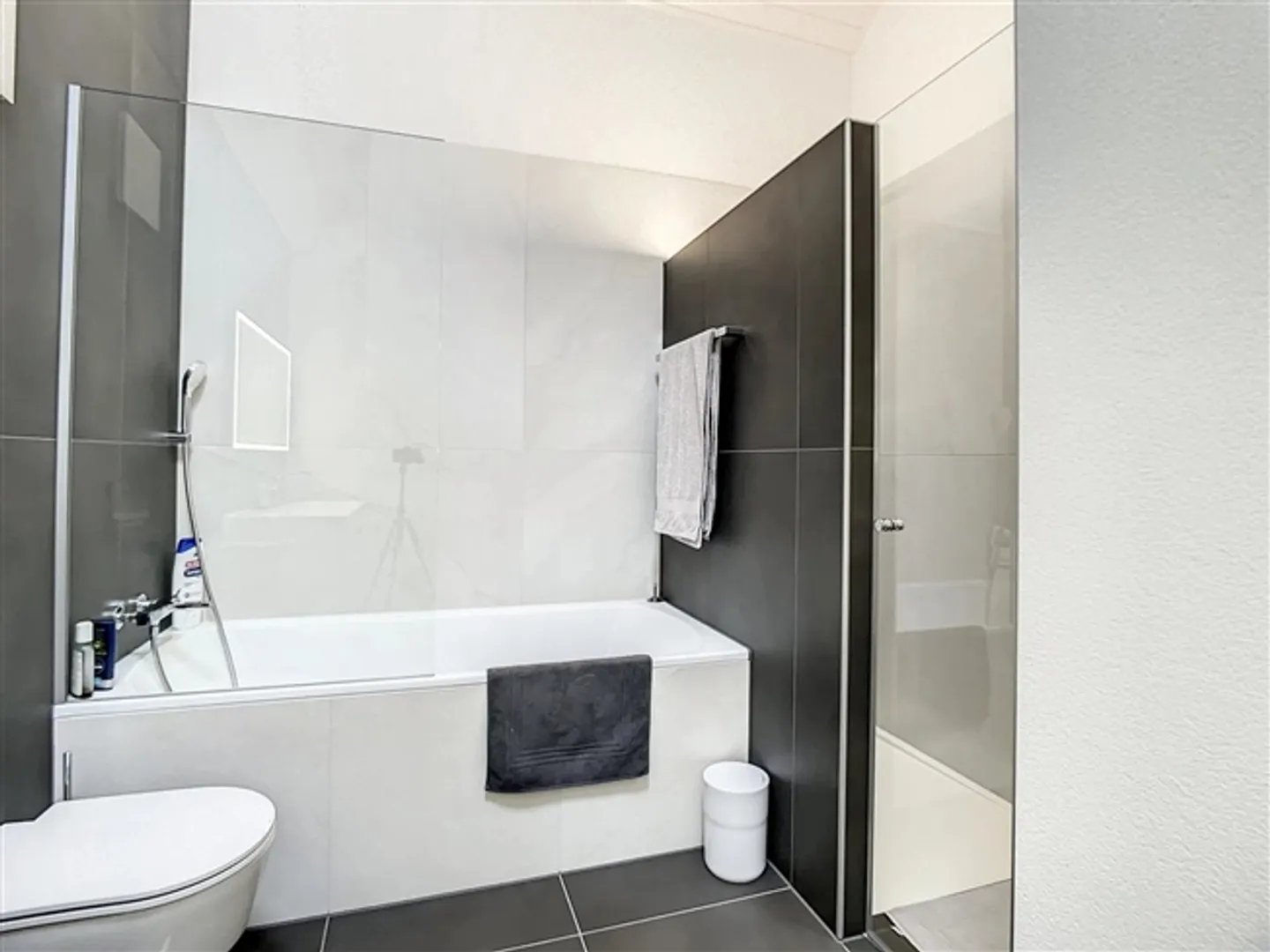 Beautiful 3.5-room duplex apartment in the heart of Estavayer-le-Lac - Photo 6 of 11