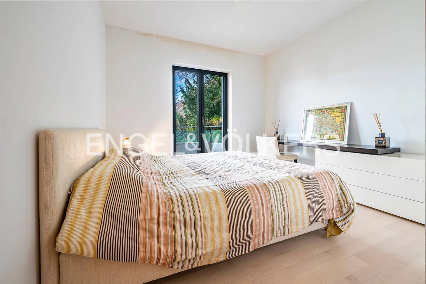 Exclusive Comfort Near the Lake - Photo 8 of 13