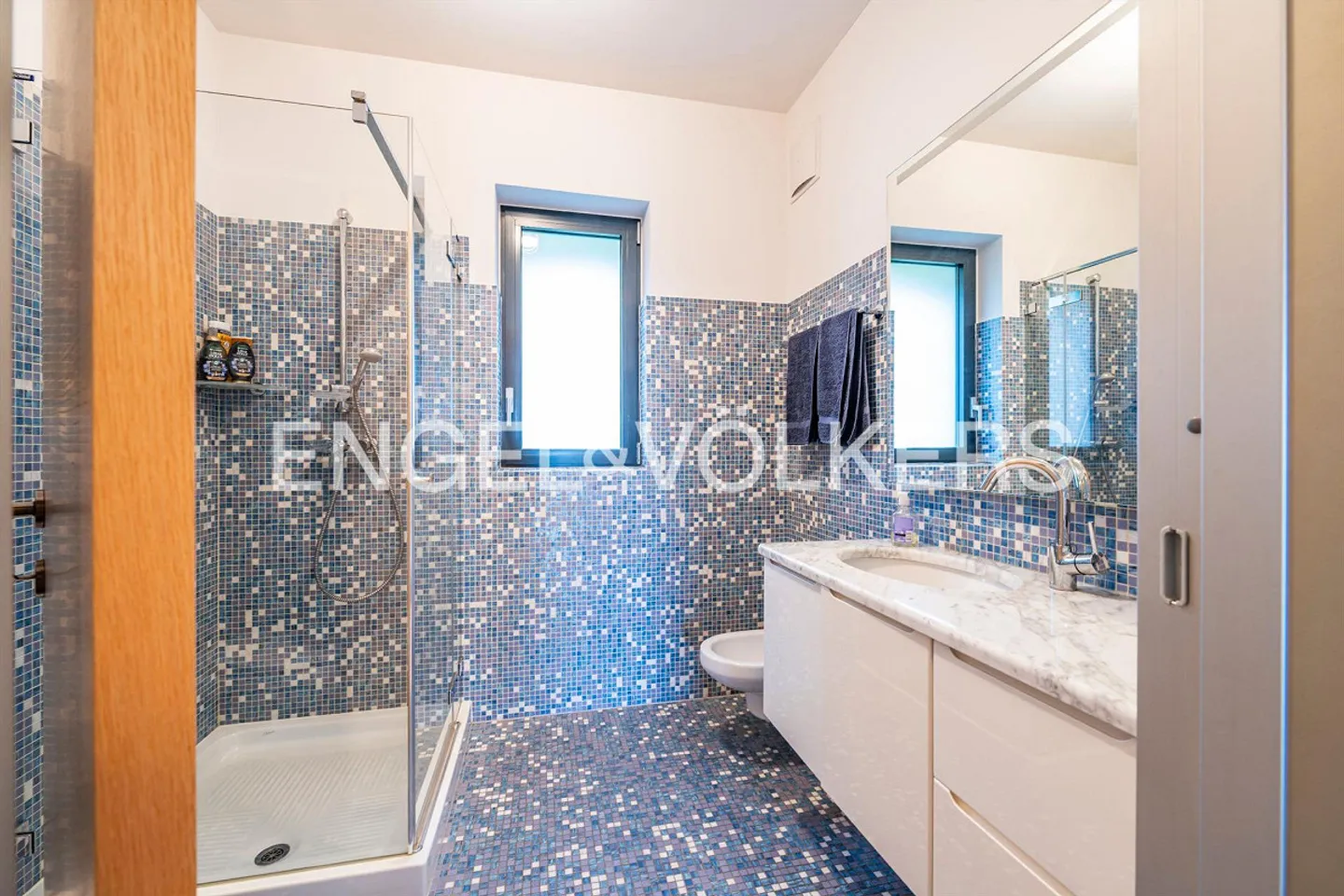 Exclusive Comfort Near the Lake - Photo 10 of 13
