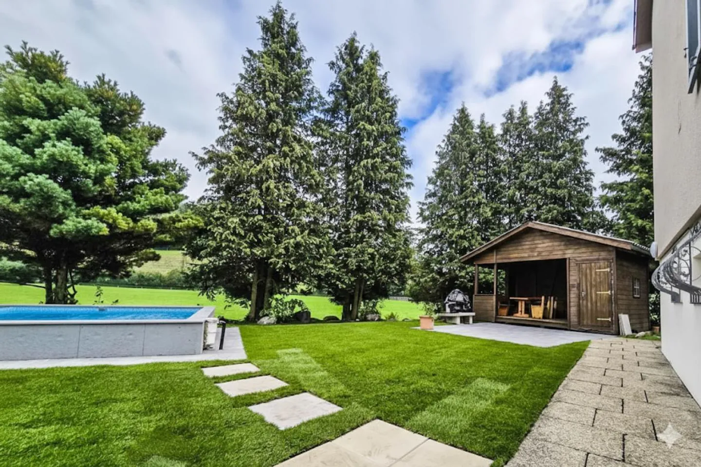 Einfamilienhaus an ruhiger und schöner Lage angrenzend an Landwirtschaftszone - Foto 5 von 14