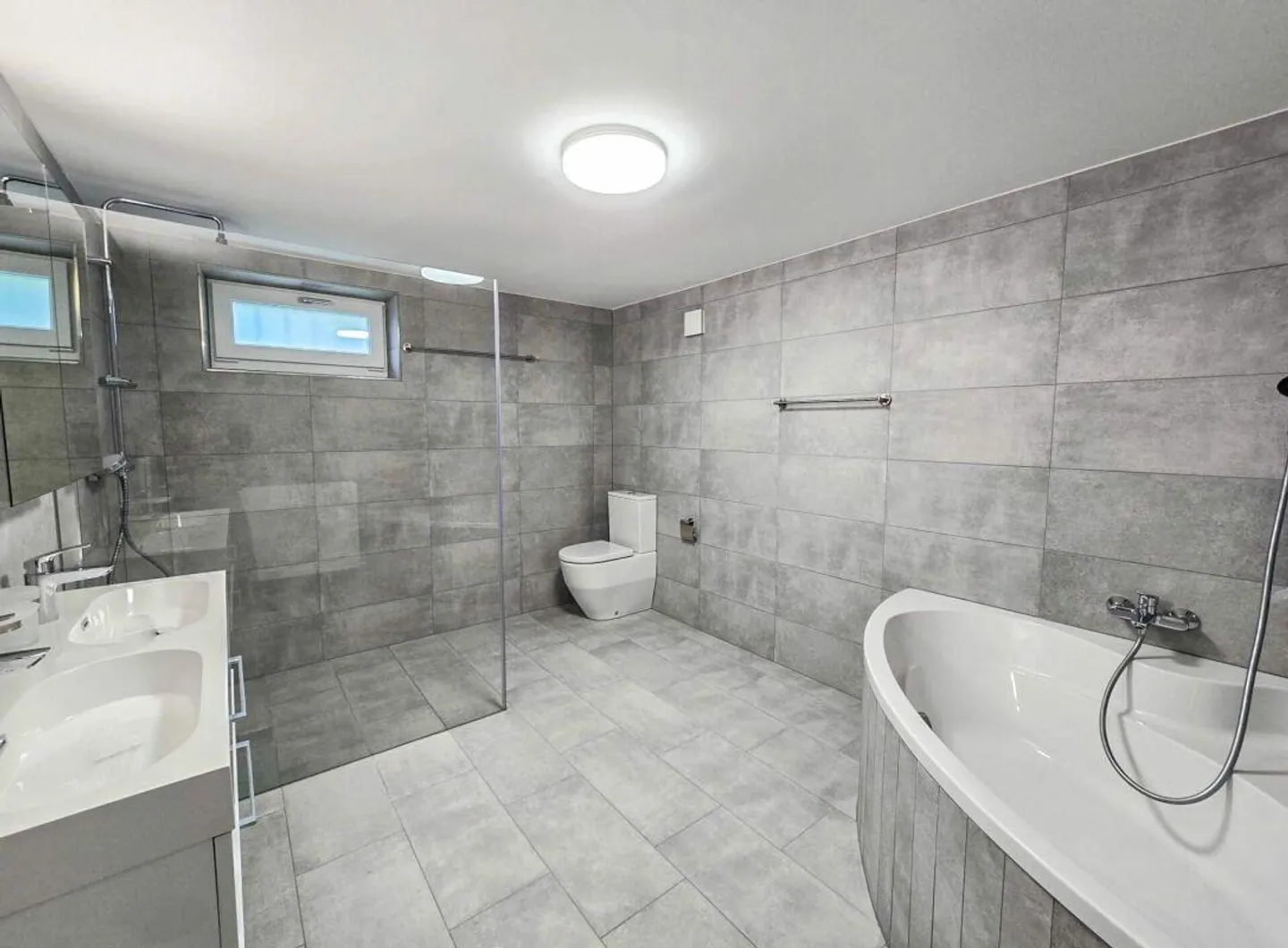 Einfamilienhaus an ruhiger und schöner Lage angrenzend an Landwirtschaftszone - Foto 10 von 14