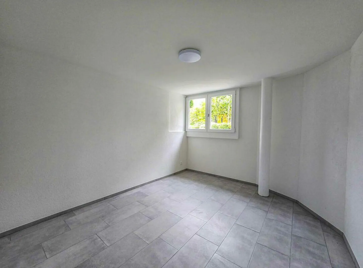 Einfamilienhaus an ruhiger und schöner Lage angrenzend an Landwirtschaftszone - Foto 12 von 14