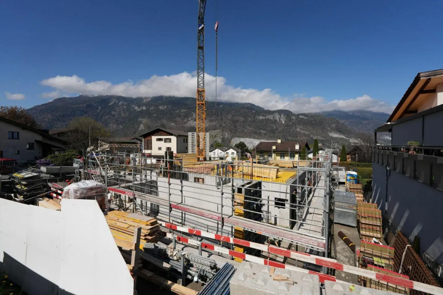 Exclusive garden apartment with plenty of privacy - 5.5 rooms in Trimmis - Photo 2 of 7