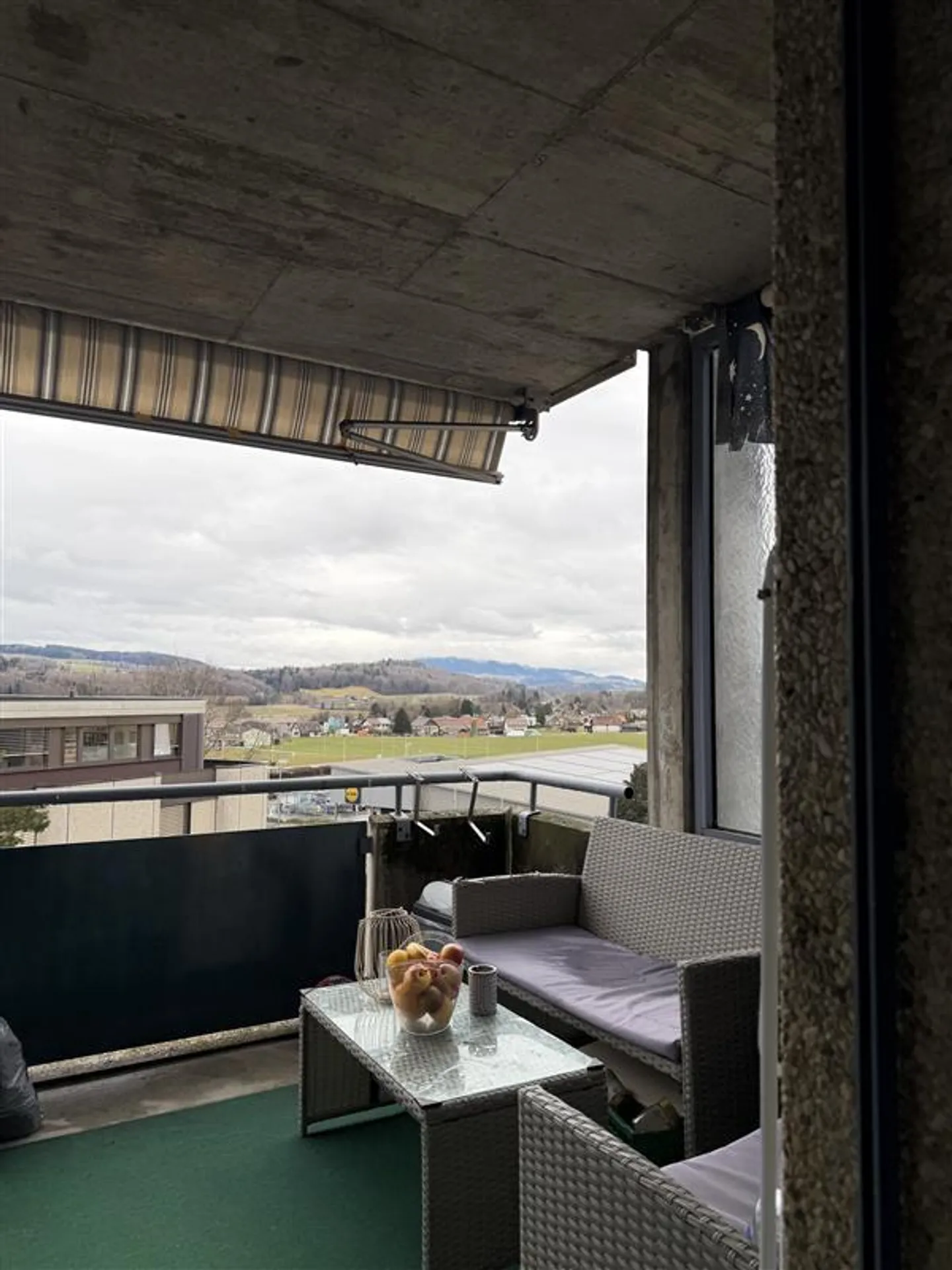 Ampio e luminoso appartamento di 5,5 stanze - Foto 5 di 6