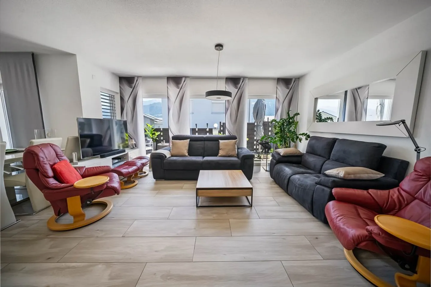 Elegance and comfort on one level in the heart of Chamoson - Photo 8 of 13