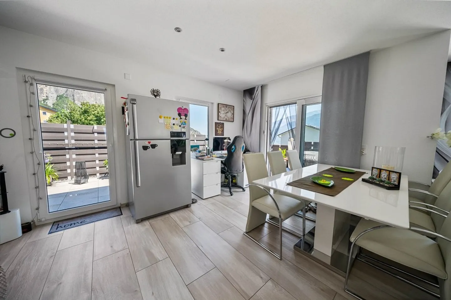 Elegance and comfort on one level in the heart of Chamoson - Photo 10 of 13