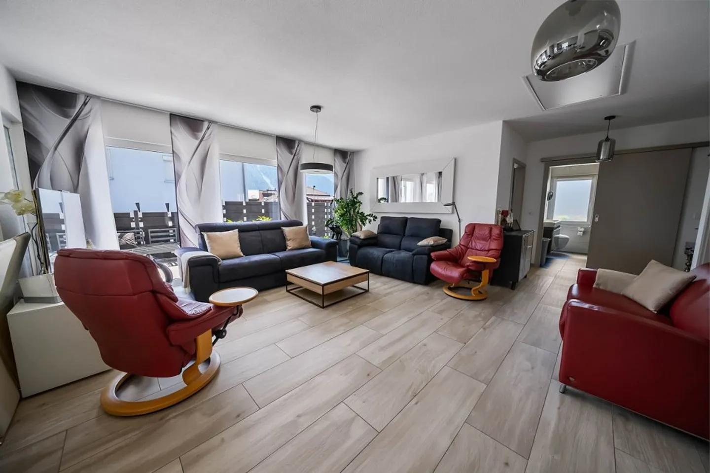 Elegance and comfort on one level in the heart of Chamoson - Photo 9 of 13