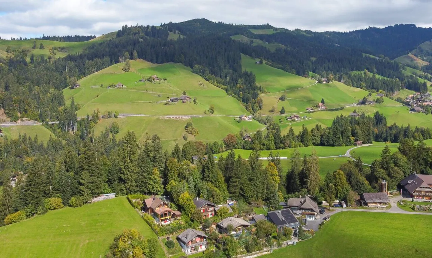 Incantevole casa unifamiliare con appartamento e giardino paradisiaco - Foto 1 di 11