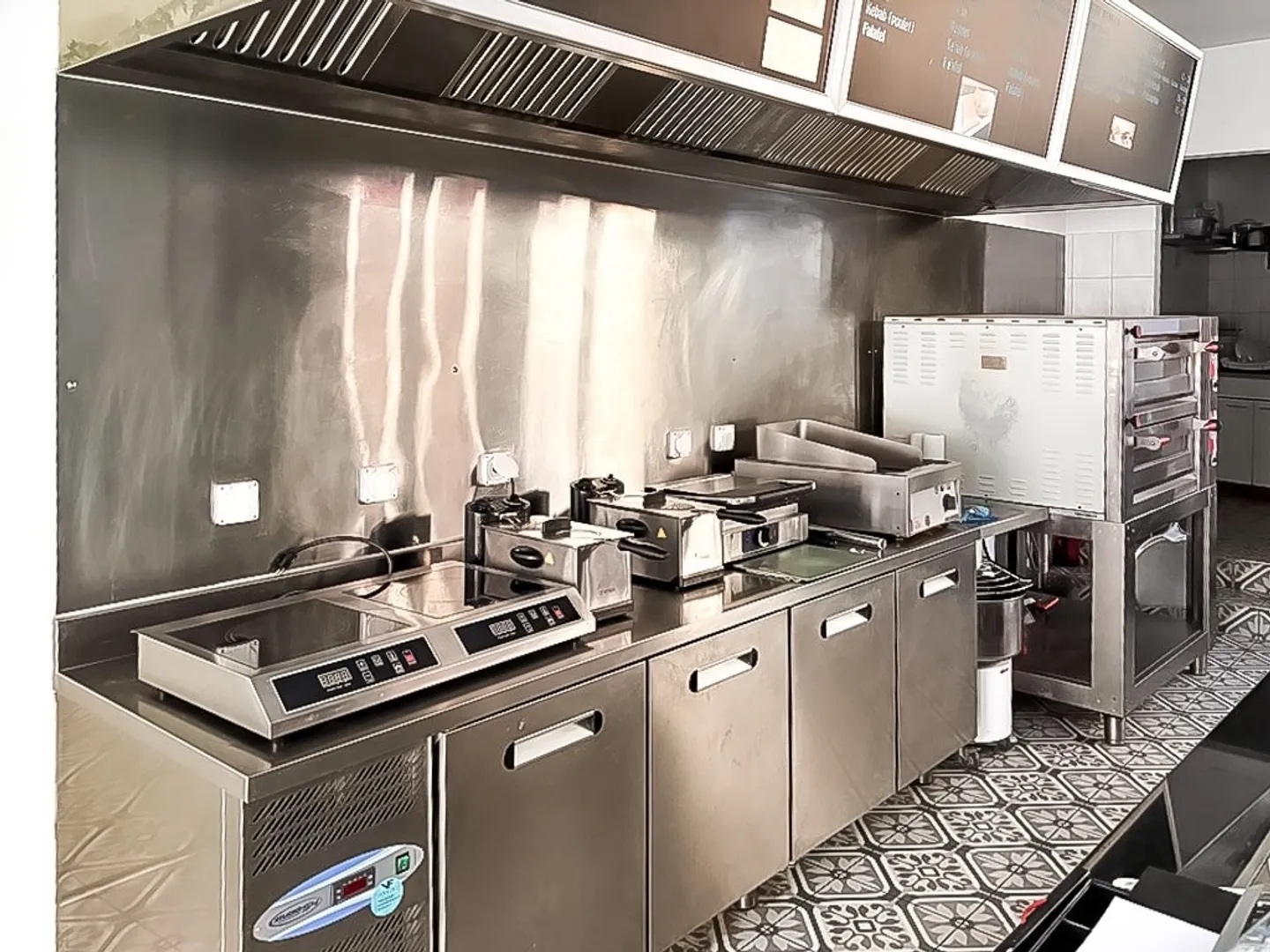 COMMERCIAL SPACE FOR A RESTAURANT OR SNACK/BAR - Photo 4 of 9