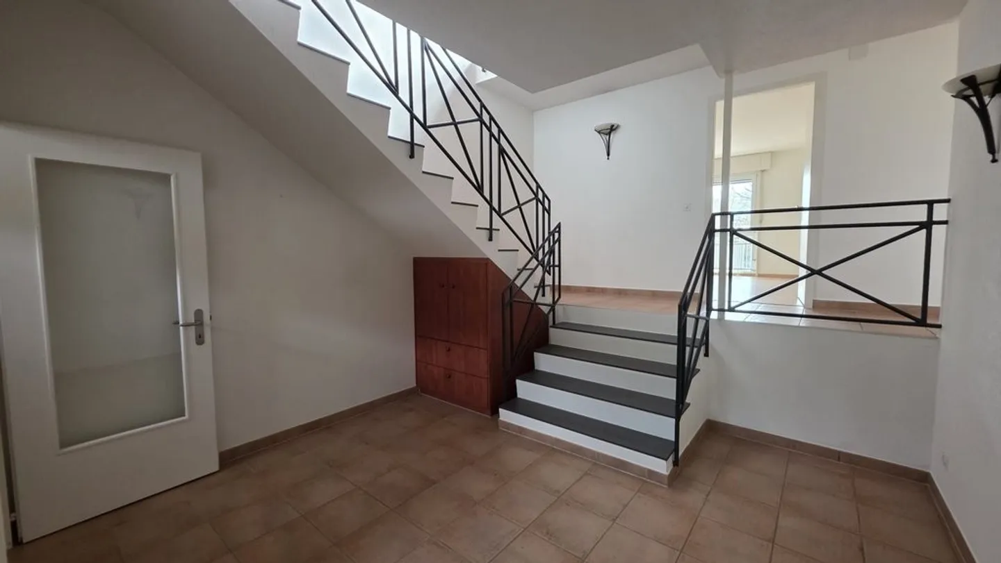 Incantevole casa a tre piani - Foto 3 di 10