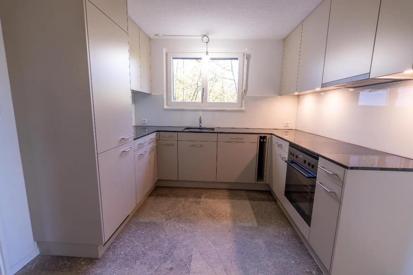 «Zwischen See und Stadt – stilvolles Einfamilienhaus an ruhiger Wohnlage in Ebikon» - Foto 2 von 6