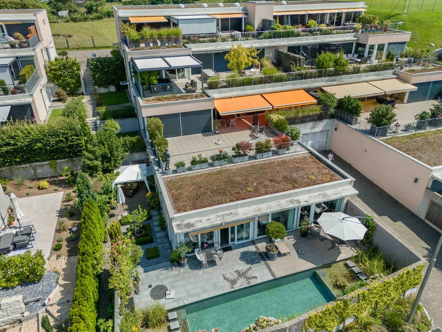 Helle Gartenwohnung mit Pool - Foto 11 von 12
