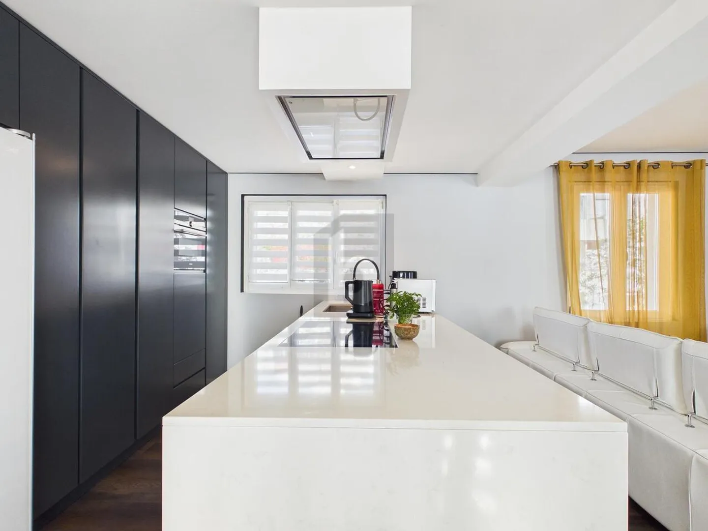 Beautiful renovated villa with 3 apartments and garden - Photo 2 of 6