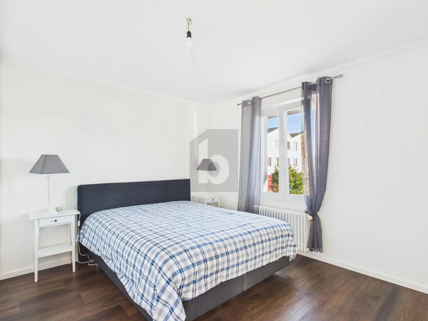 Beautiful renovated villa with 3 apartments and garden - Photo 3 of 6
