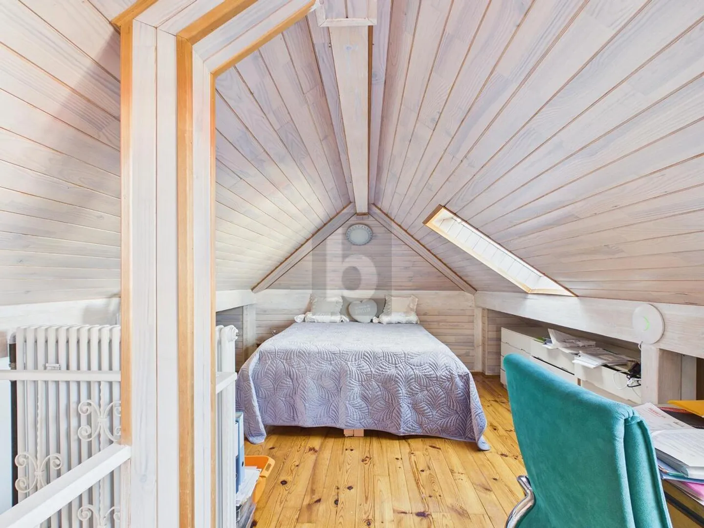 Beautiful renovated villa with 3 apartments and garden - Photo 4 of 6