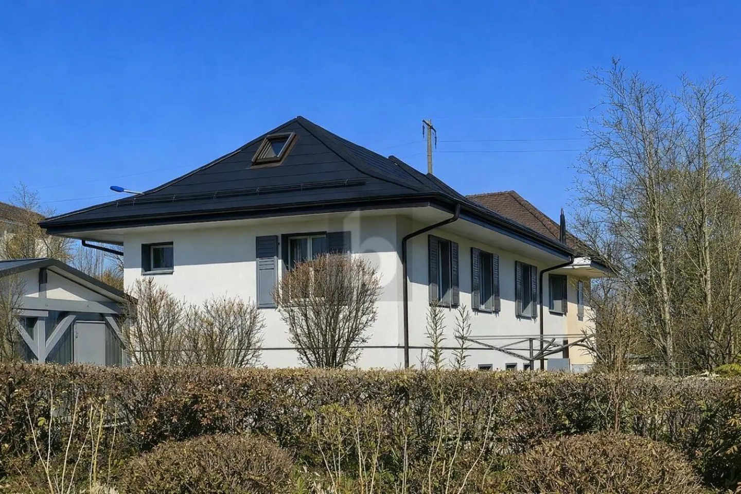 Beautiful renovated villa with 3 apartments and garden - Photo 5 of 6