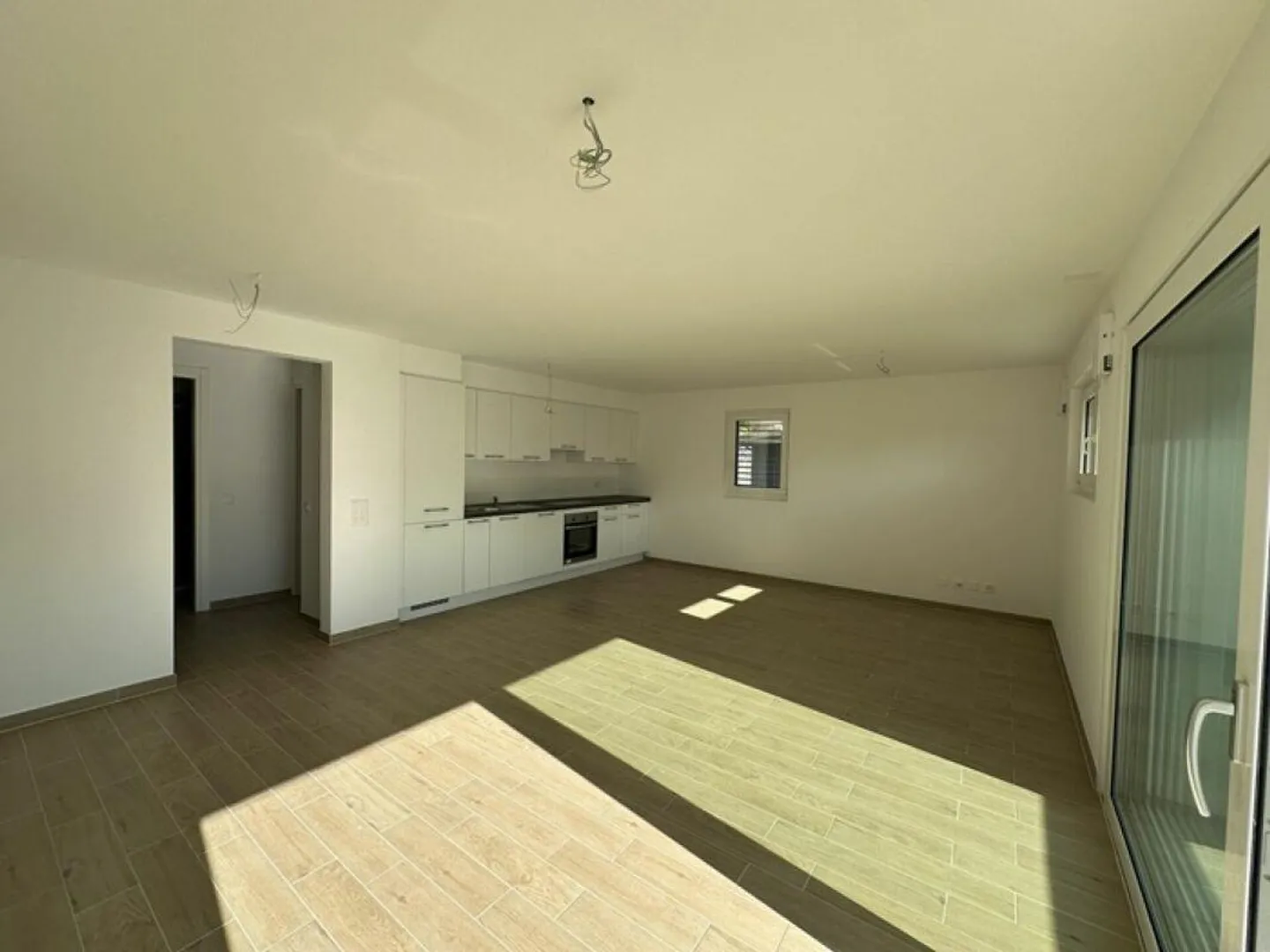 Modern and bright 3.5-room apartment with private garden - Photo 2 of 10