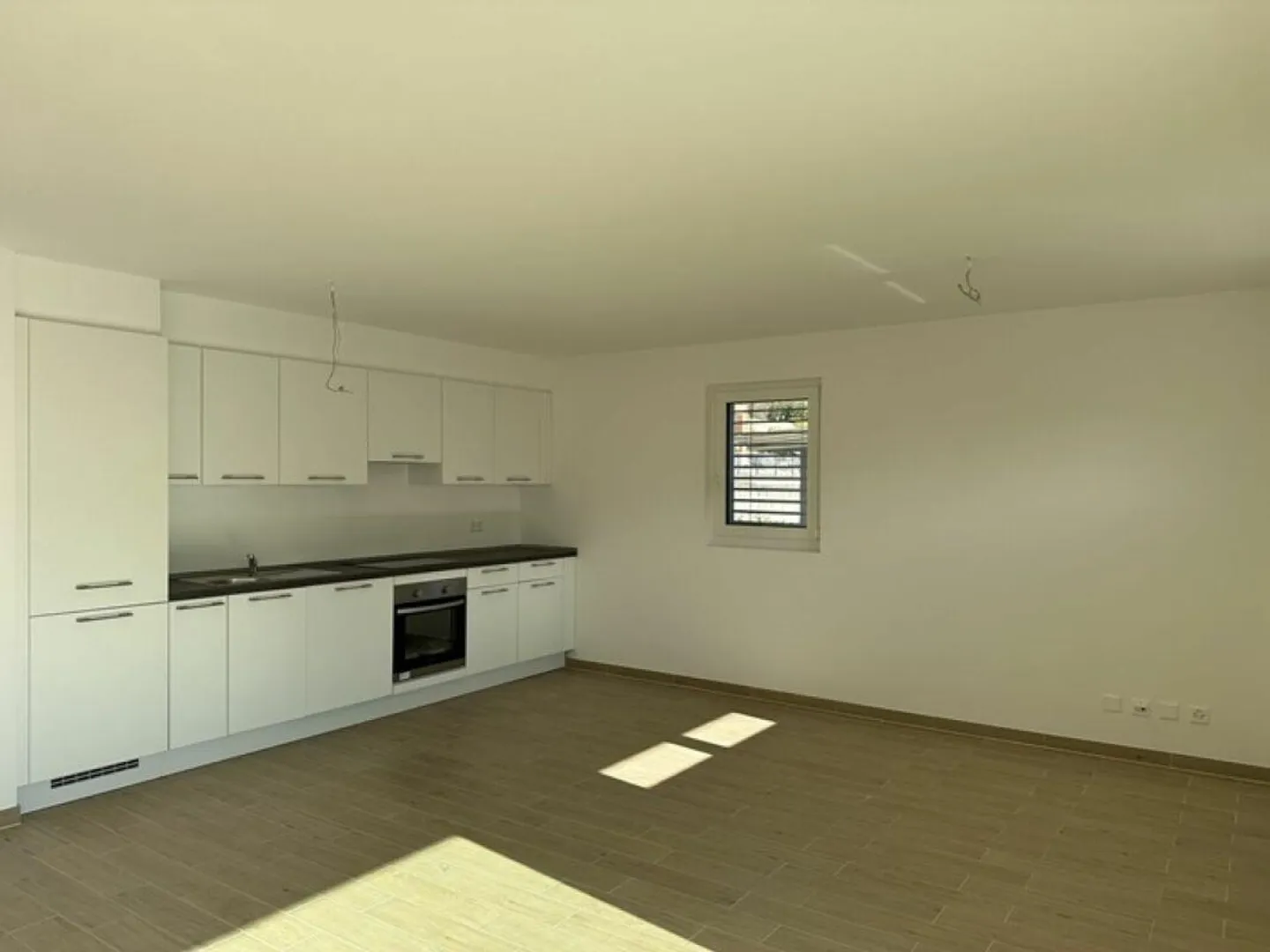Modern and bright 3.5-room apartment with private garden - Photo 3 of 10