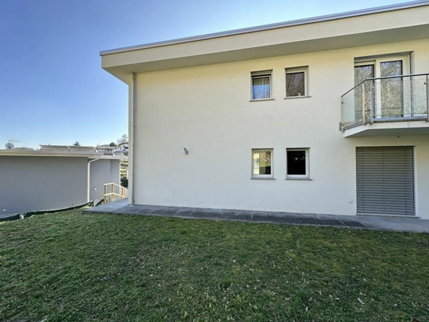 Modern and bright 3.5-room apartment with private garden - Photo 10 of 10