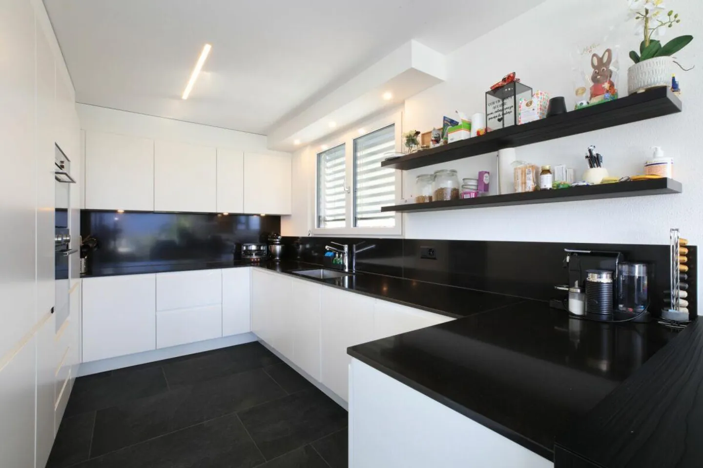 SOLDUNO - Duplex-Attico con una vista magnifica su Ascona e il ... - Foto 7 di 17