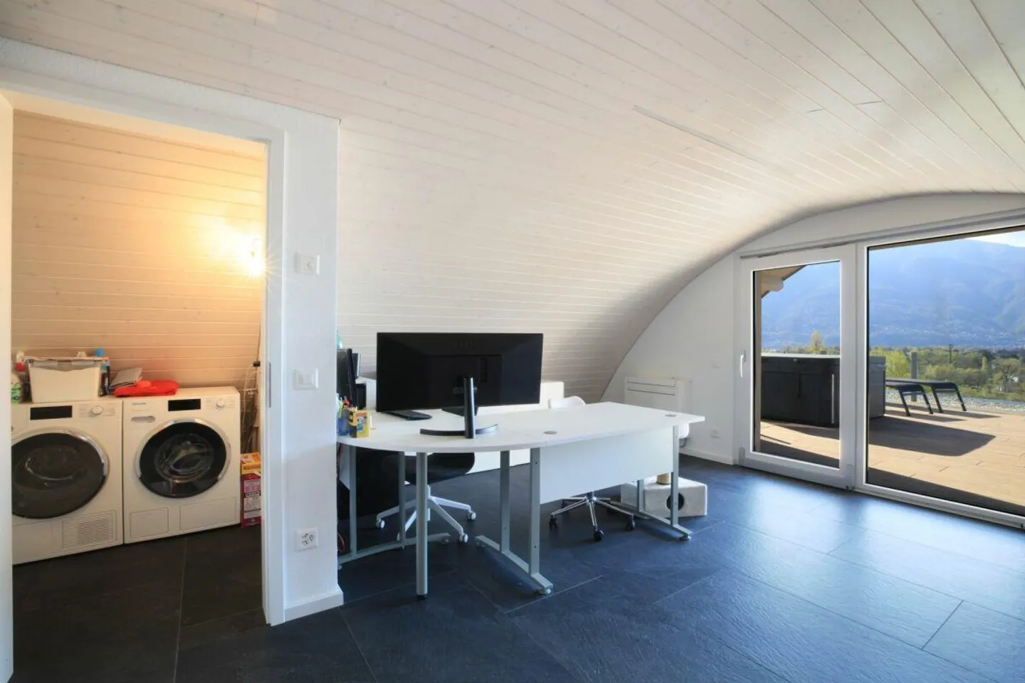 SOLDUNO - Duplex-Attico con una vista magnifica su Ascona e il ... - Foto 15 di 17