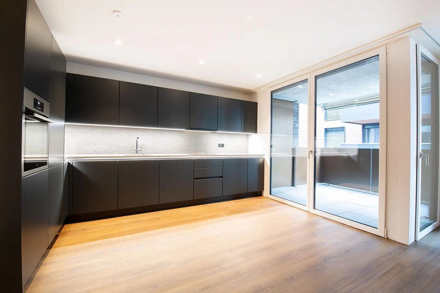 2.5-Room Apartment Modern Smart Home with Free Internet in the Heart... - Photo 3 of 13