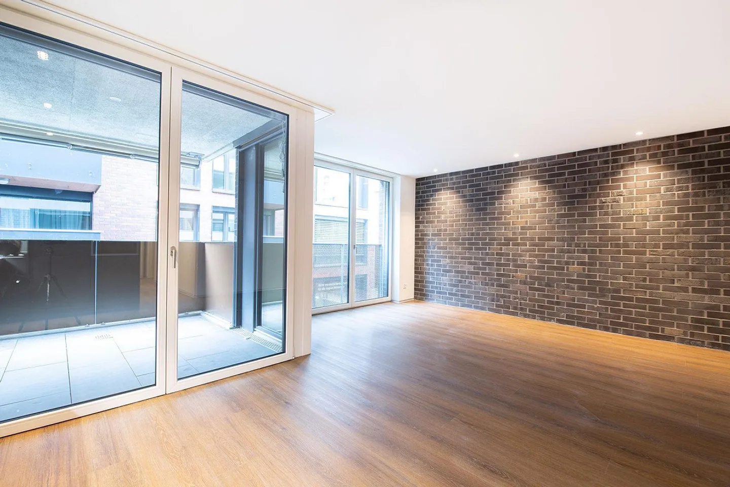 2.5-Room Apartment Modern Smart Home with Free Internet in the Heart... - Photo 4 of 13