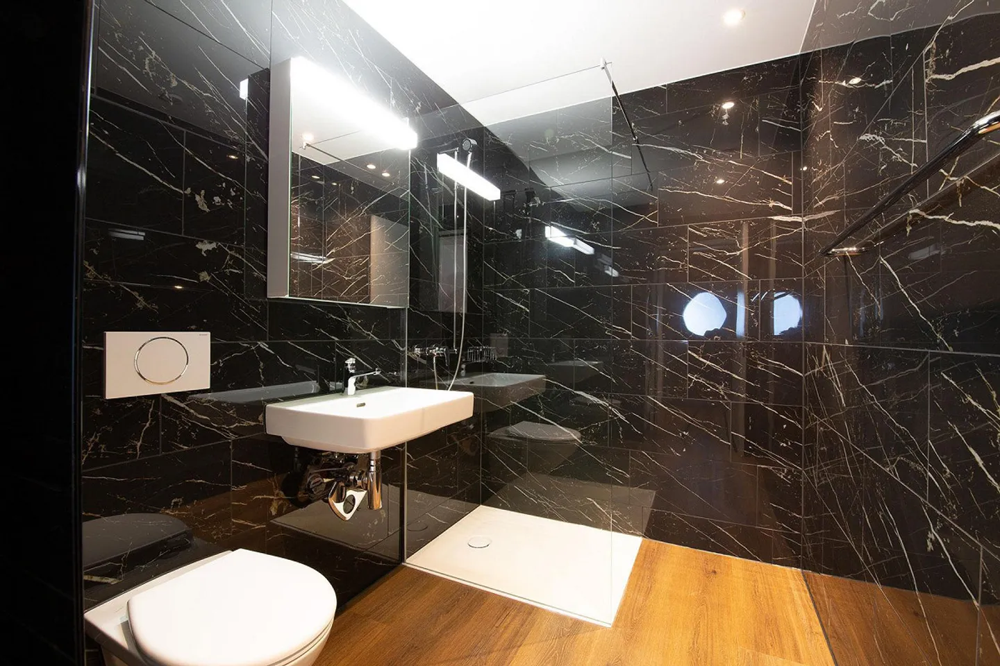 2.5-Room Apartment Modern Smart Home with Free Internet in the Heart... - Photo 6 of 13