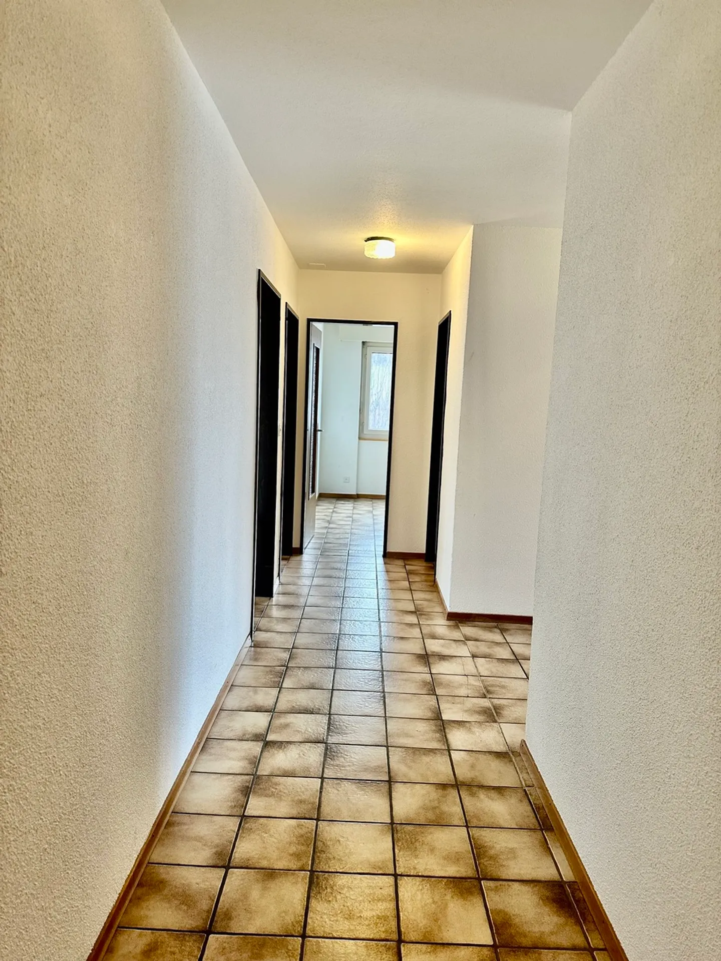 A Tafers a 500 m dall'HFR 2 appartamenti di 4,5 + parcheggio sotterraneo - Foto 8 di 8