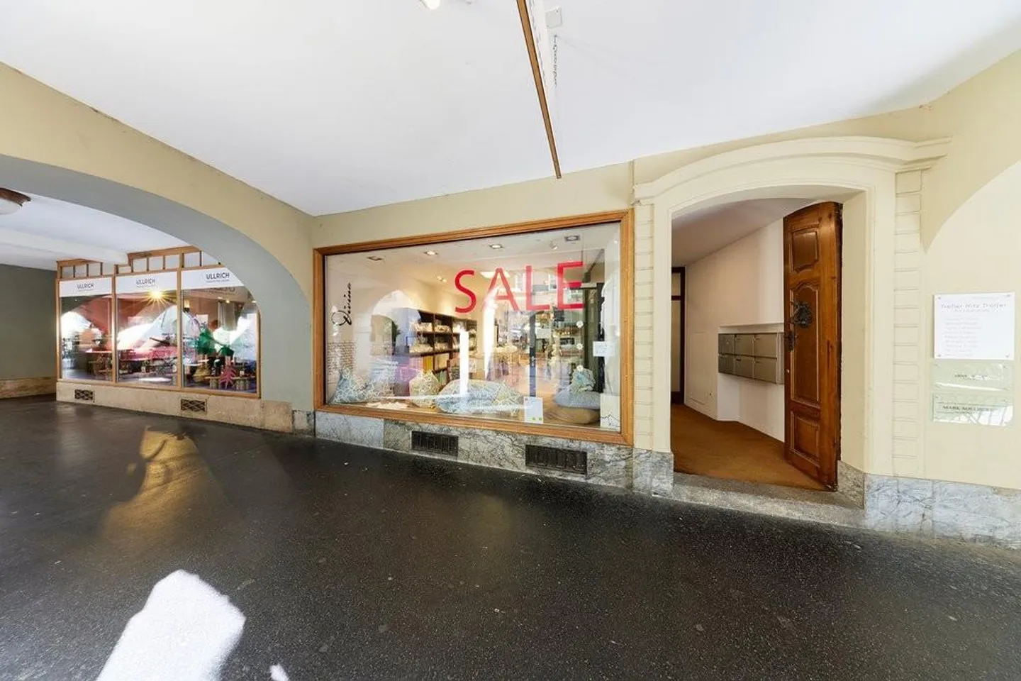 Spazio commerciale di prima classe nella città vecchia di Berna - Foto 4 di 9