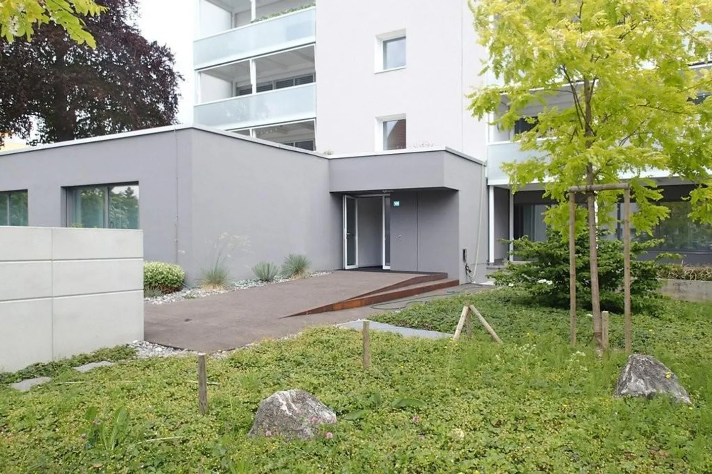 Modernes Apartment mit Balkon - Foto 1 von 8