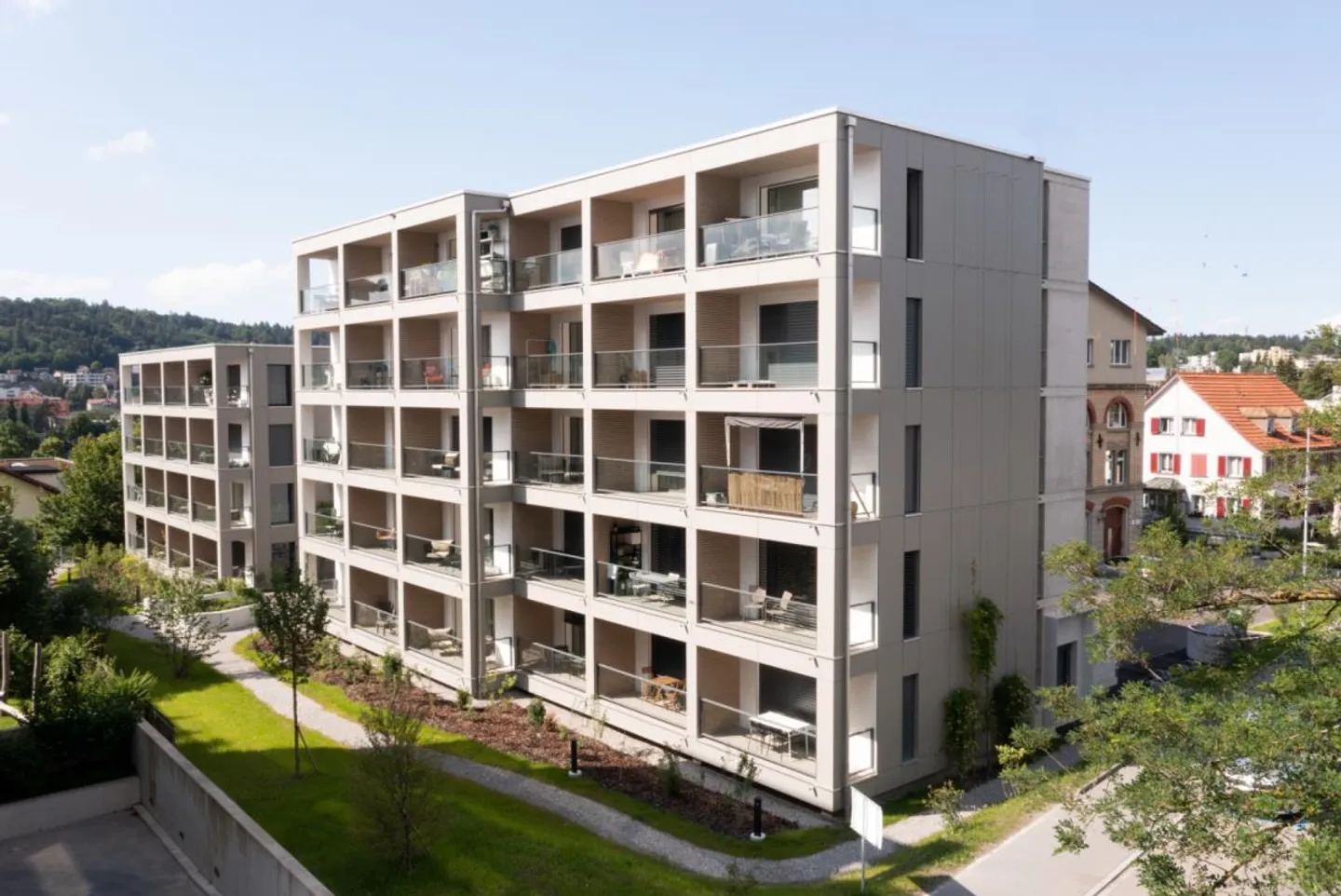Modern Single Apartment - Photo 1 of 9