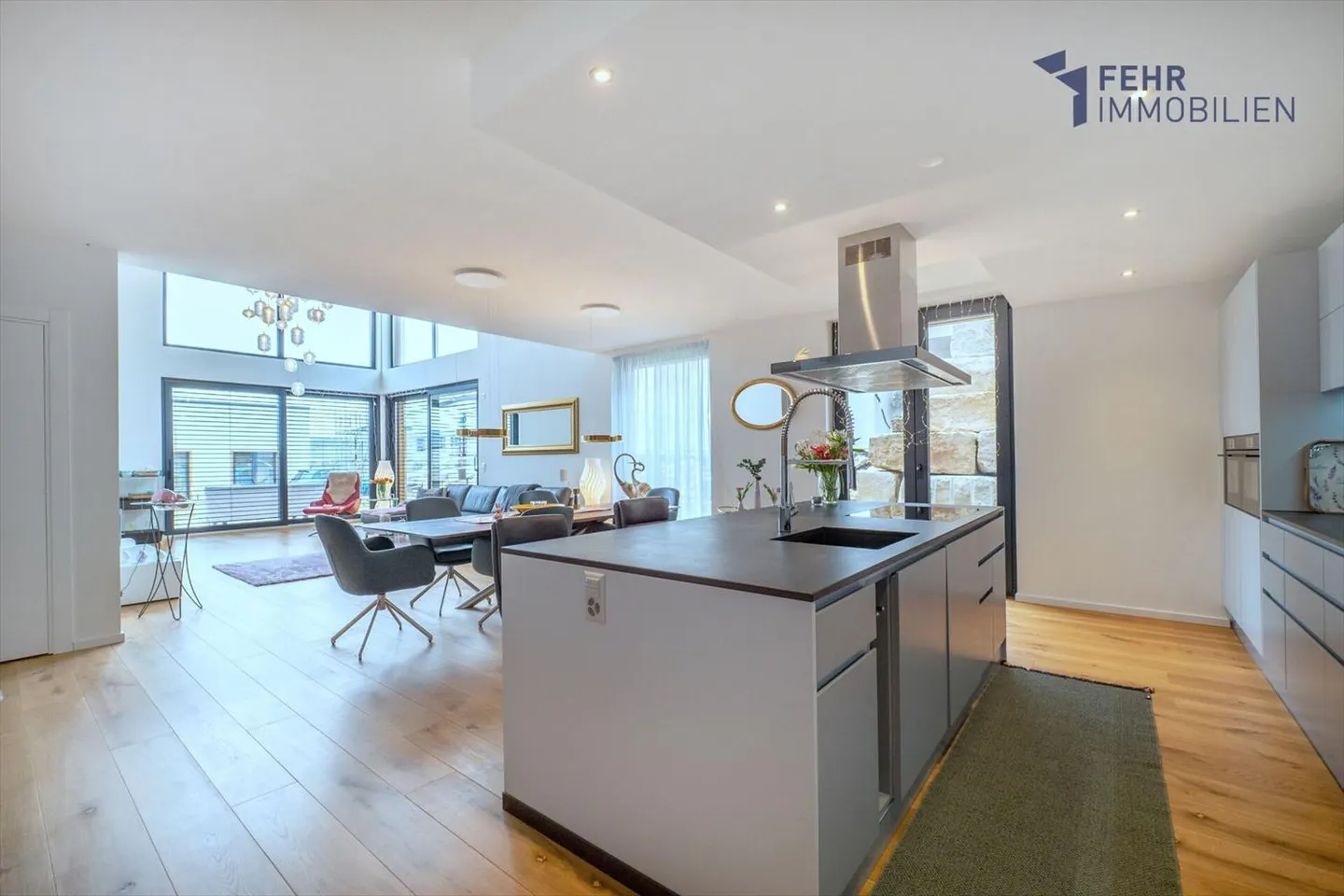 Fehr Real Estate - Top modern, nearly new 6½-room single-family house - Photo 4 of 13