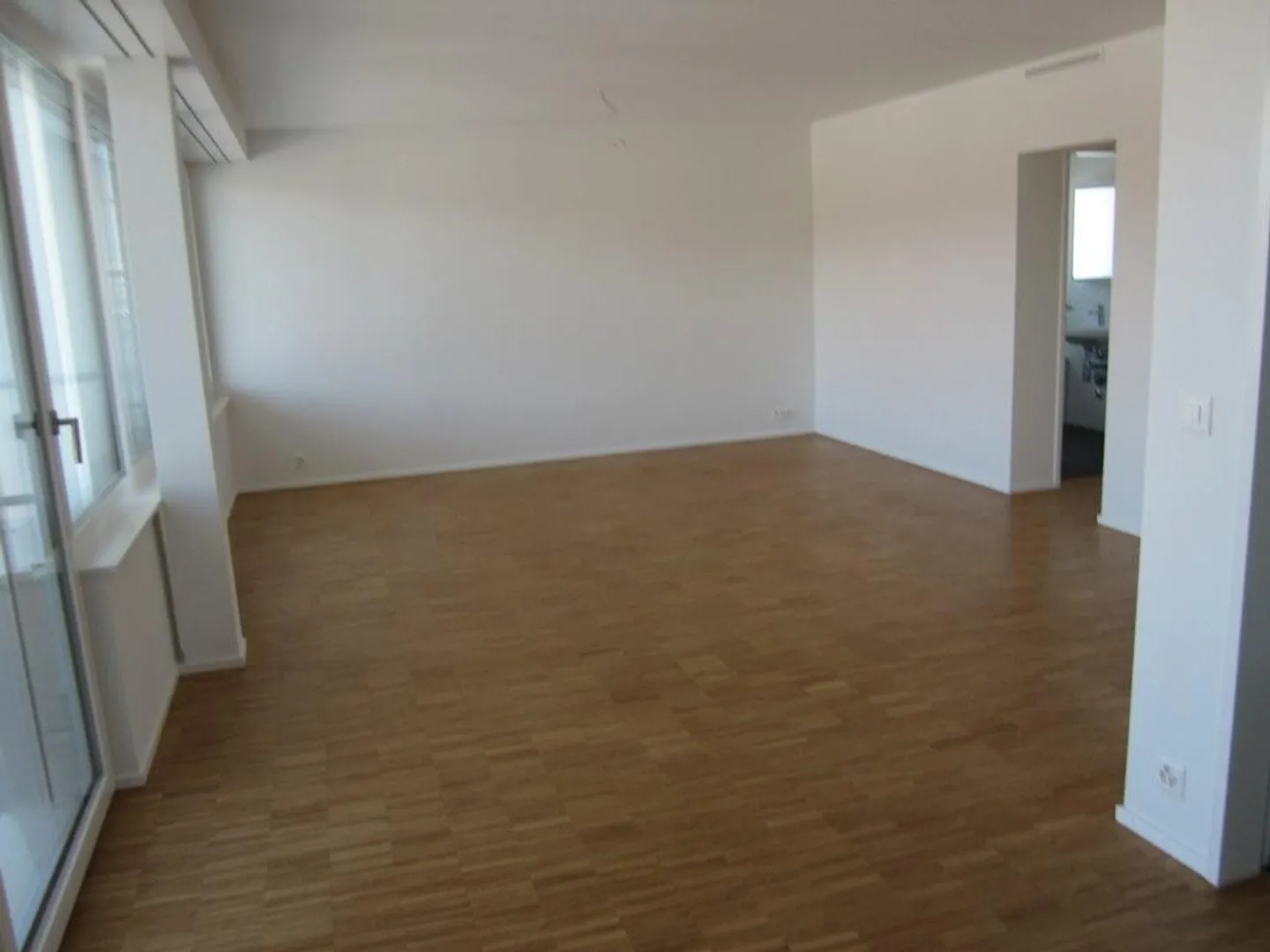 Modernes Apartment mit Balkon - Foto 4 von 8