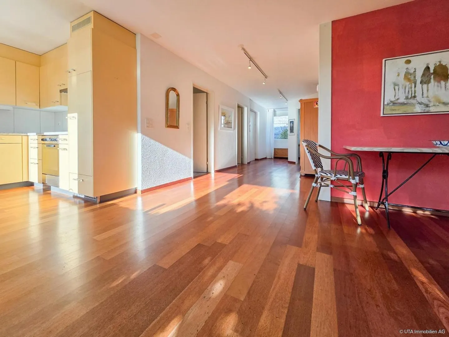 Sunny, spacious apartment with balcony oasis in a quiet location - Photo 2 of 12