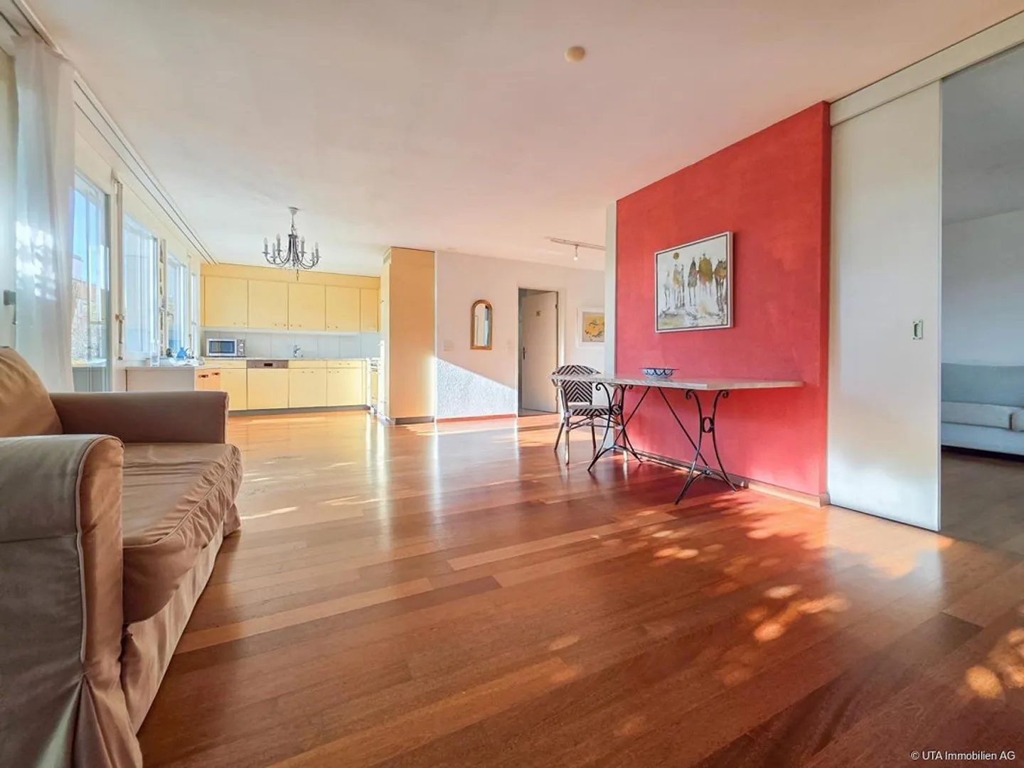 Sunny, spacious apartment with balcony oasis in a quiet location - Photo 4 of 12