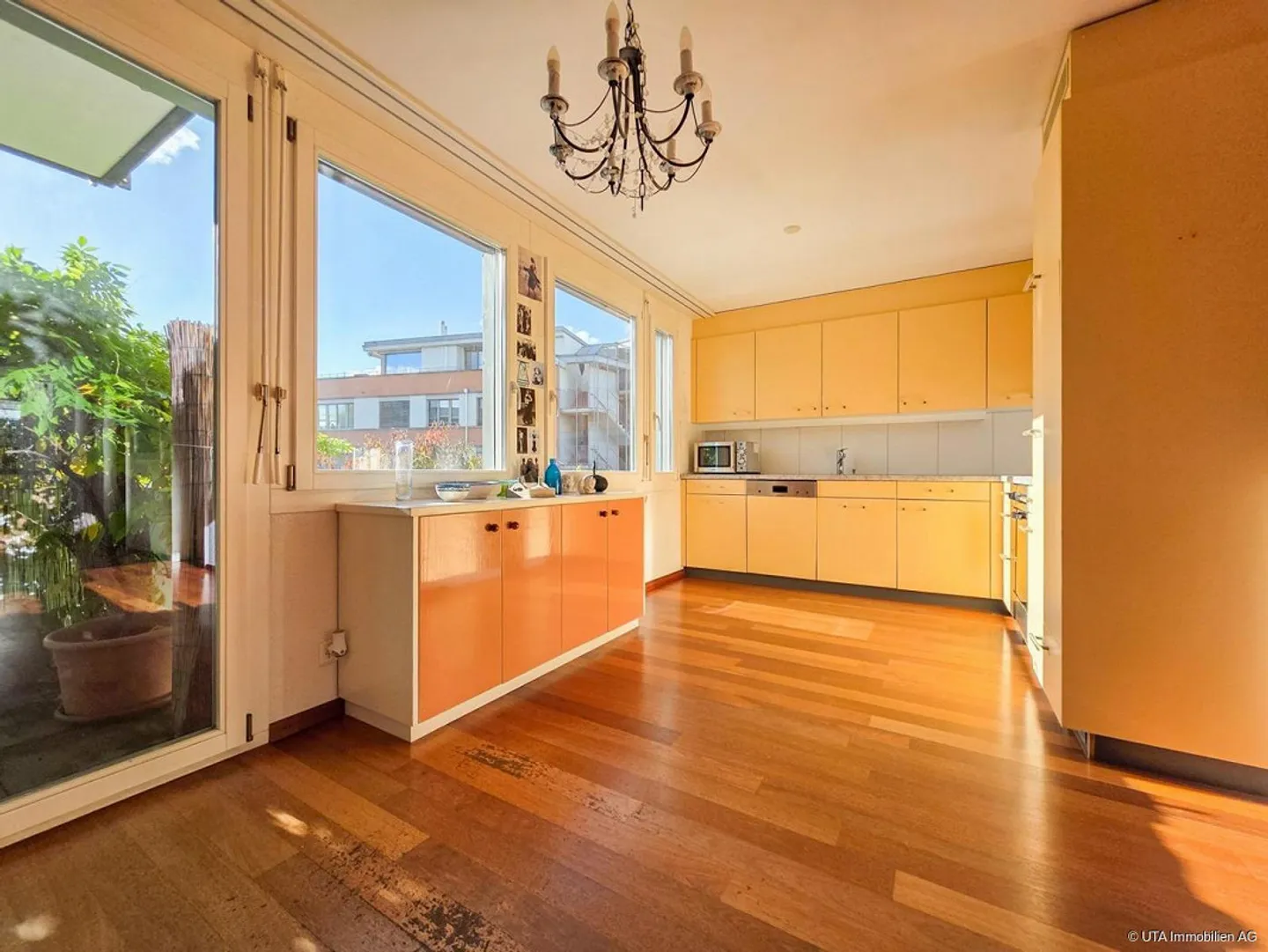 Sunny, spacious apartment with balcony oasis in a quiet location - Photo 5 of 12