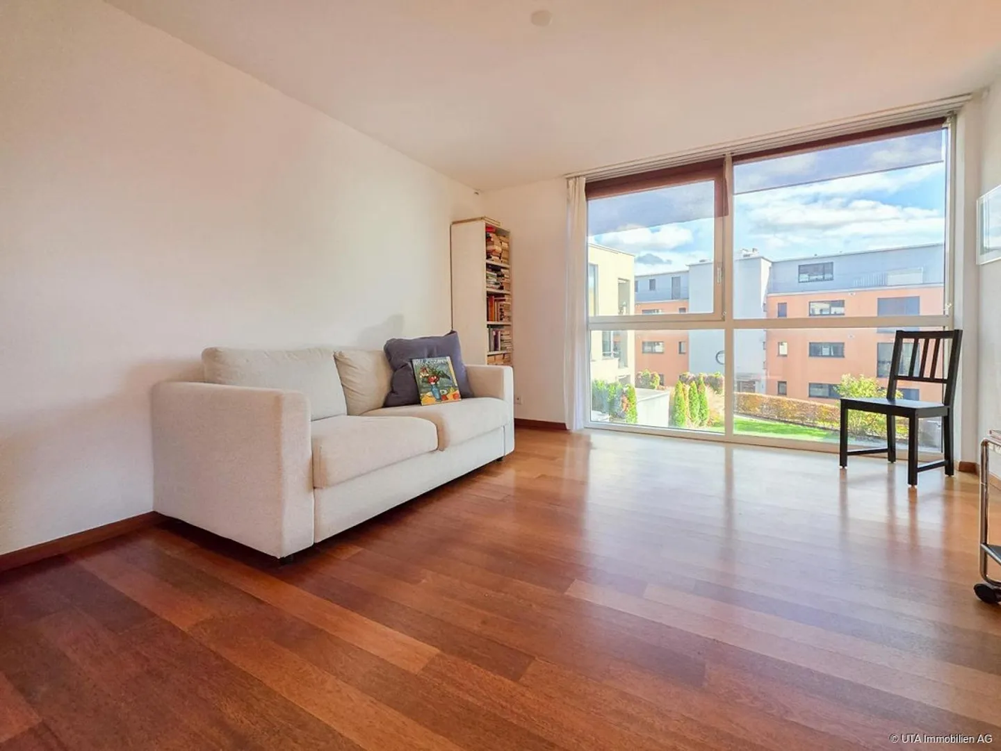 Sunny, spacious apartment with balcony oasis in a quiet location - Photo 7 of 12